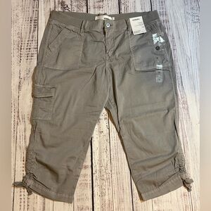NWT Women’s Sonoma Mid Rise Gray Capri Pants with Ultracomfort Waistband sz 16